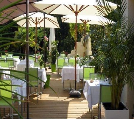 Logis Hotels - Le Pont Bernet - Hotel 2 Etoiles Et Restaurant Le Pian-Médoc Zewnętrze zdjęcie