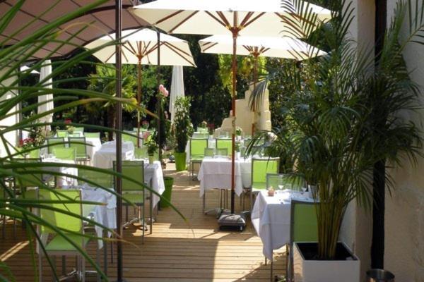 Logis Hotels - Le Pont Bernet - Hotel 2 Etoiles Et Restaurant Le Pian-Médoc Zewnętrze zdjęcie