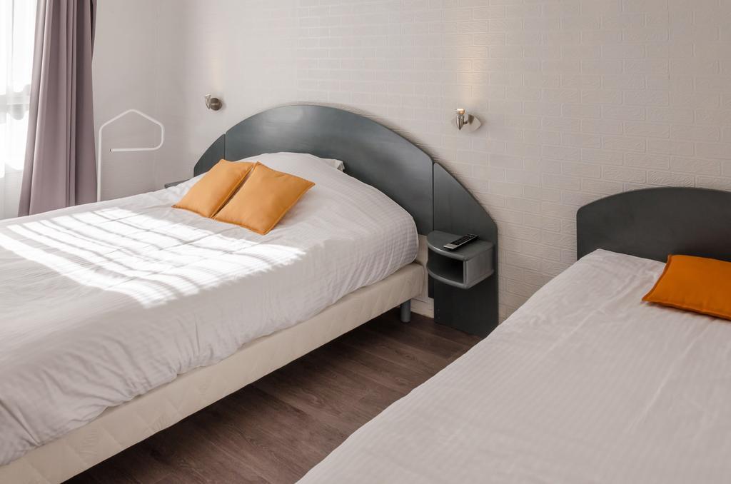 Logis Hotels - Le Pont Bernet - Hotel 2 Etoiles Et Restaurant Le Pian-Médoc Pokój zdjęcie
