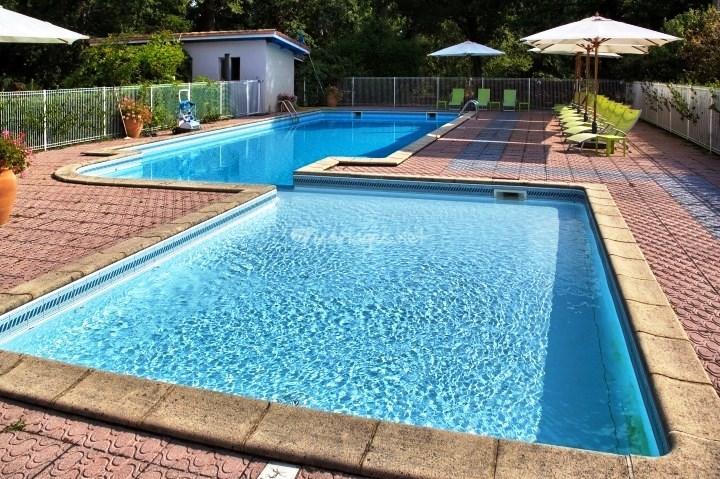 Logis Hotels - Le Pont Bernet - Hotel 2 Etoiles Et Restaurant Le Pian-Médoc Zewnętrze zdjęcie
